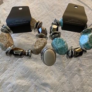 A double up bracket with ring all are stretch band